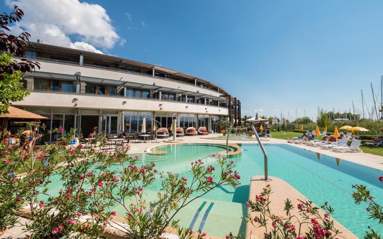 Hotel Golden Lake Resort Balatonfured Exterior photo