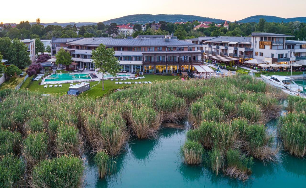 Hotel Golden Lake Resort Balatonfured Exterior photo